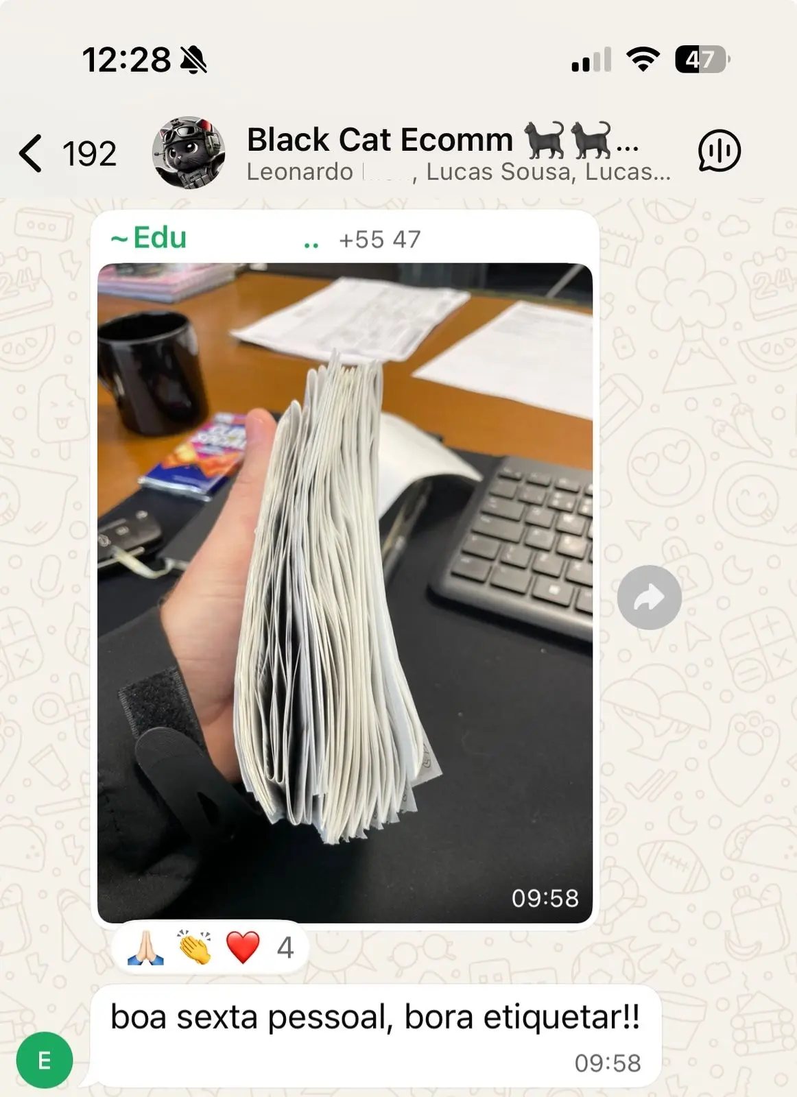 Etiquetas de envio na mão